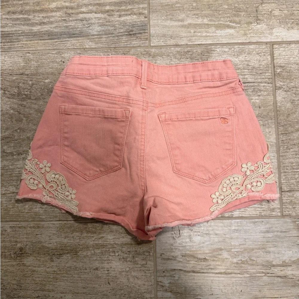 Stylish Pink Lace-Trimmed Women Shorts - Picture 3 of 3